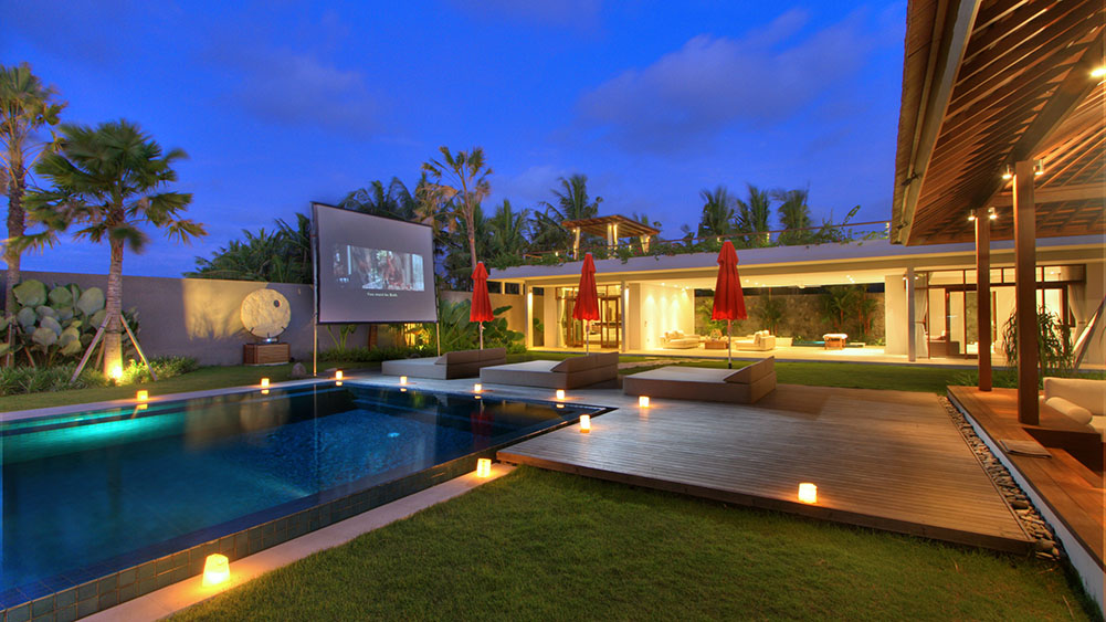 Villa Kalyani - Outdoor movie screen